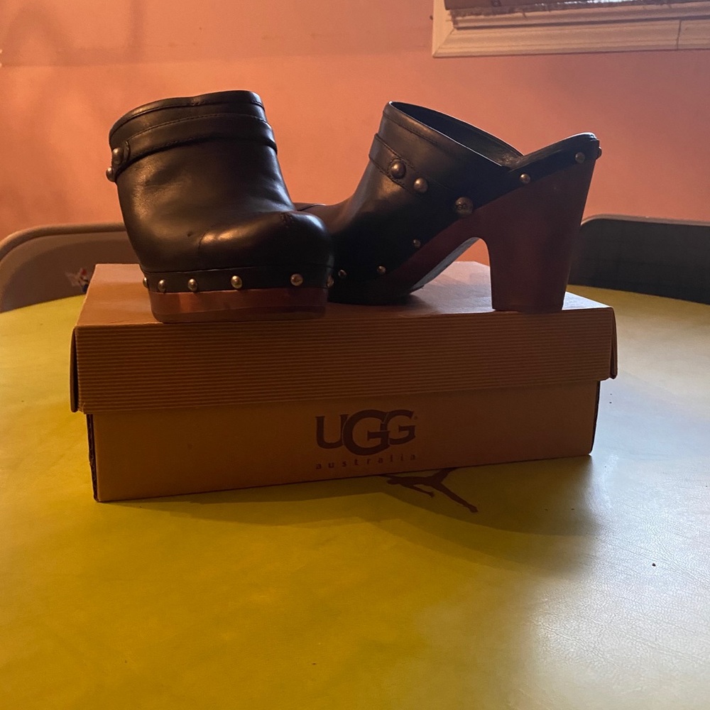 Uggs Clogs - image 3